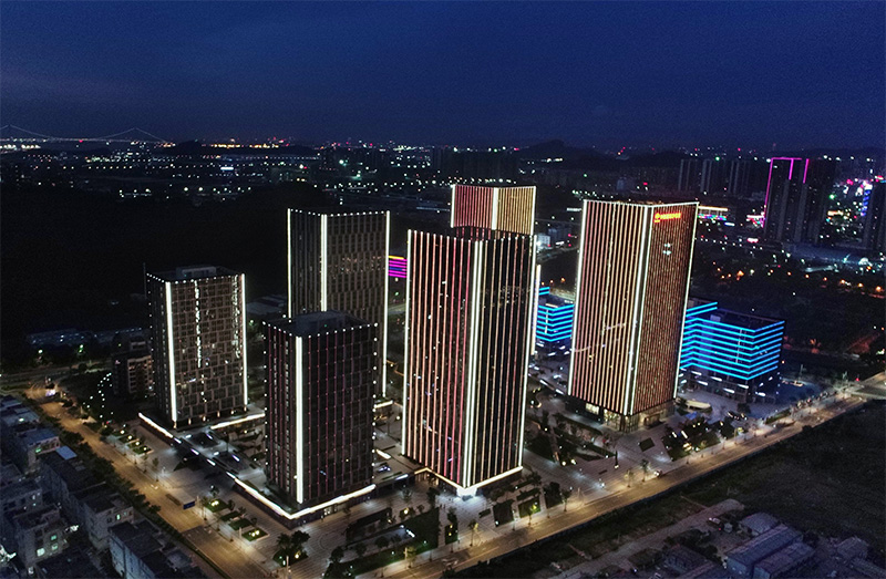 中鐵南方總部基地泛光照明工程側(cè)面實(shí)拍圖